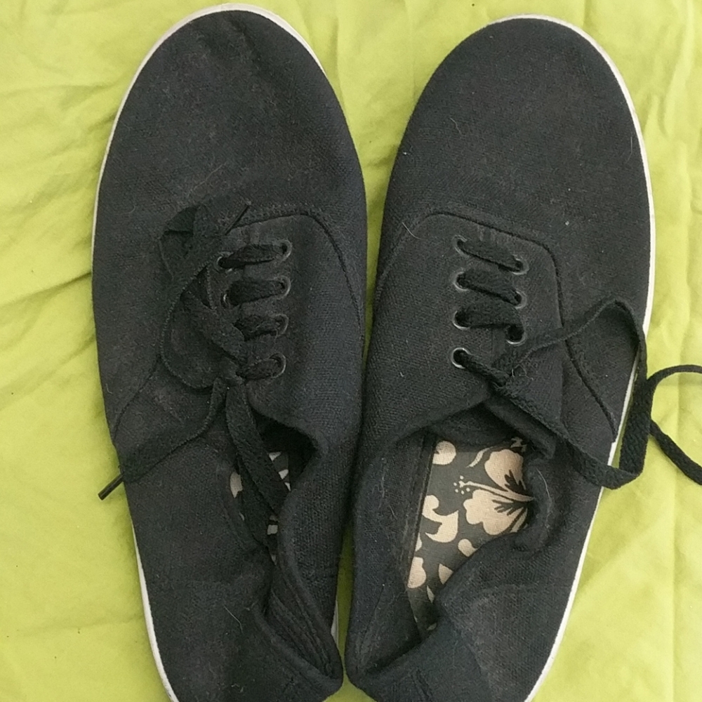 Mens size 10 casual black no brand shoes